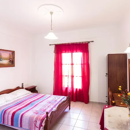 Konukevi Mandilaria Perivolos (Santorini)