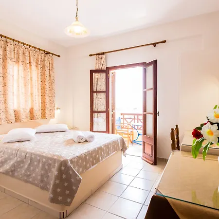 Konukevi Mandilaria Perivolos (Santorini)