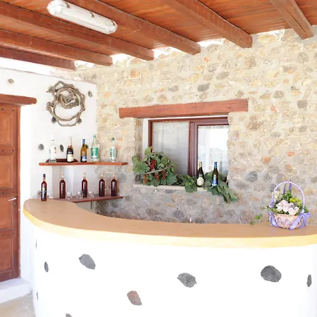 Konukevi Mandilaria Perivolos (Santorini)