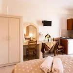 Mandilaria Πανσιόν