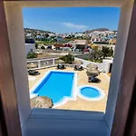 Mandilaria Perivolos (Santorini)