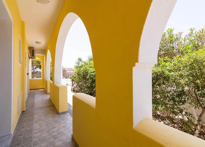 Mandilaria Gasthuis Perivolos (Santorini)