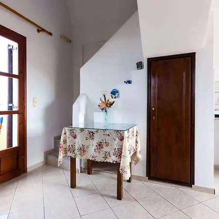 Mandilaria Pensionat Perivolos (Santorini)